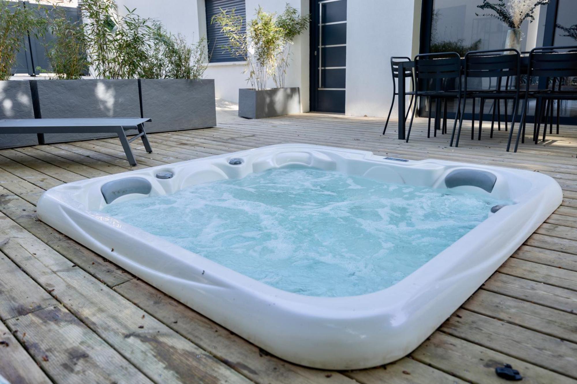 Maison T4 Climatisee Avec Jacuzzi A Lagord Luaran gambar