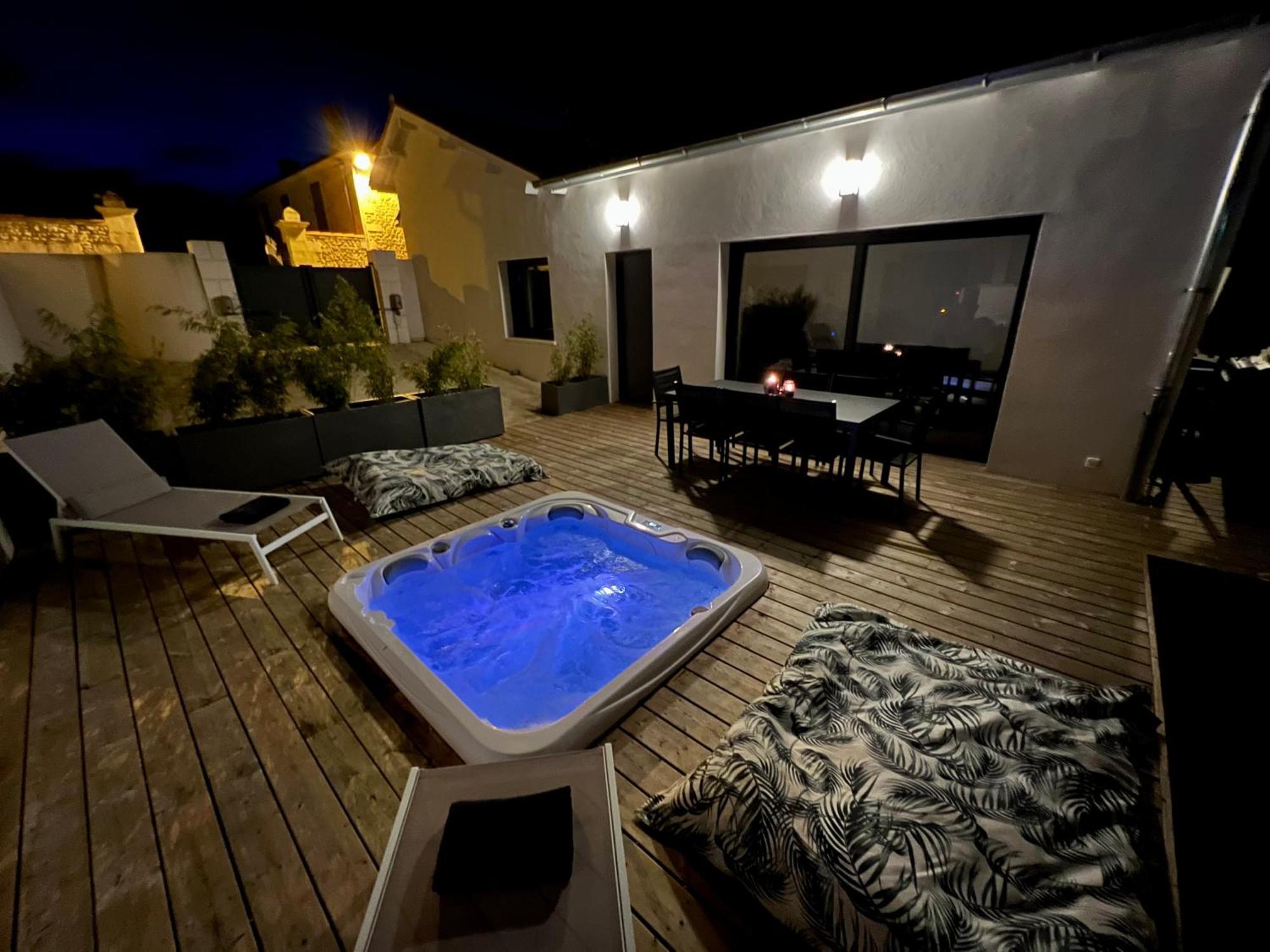 Maison T4 Climatisee Avec Jacuzzi A Lagord Luaran gambar