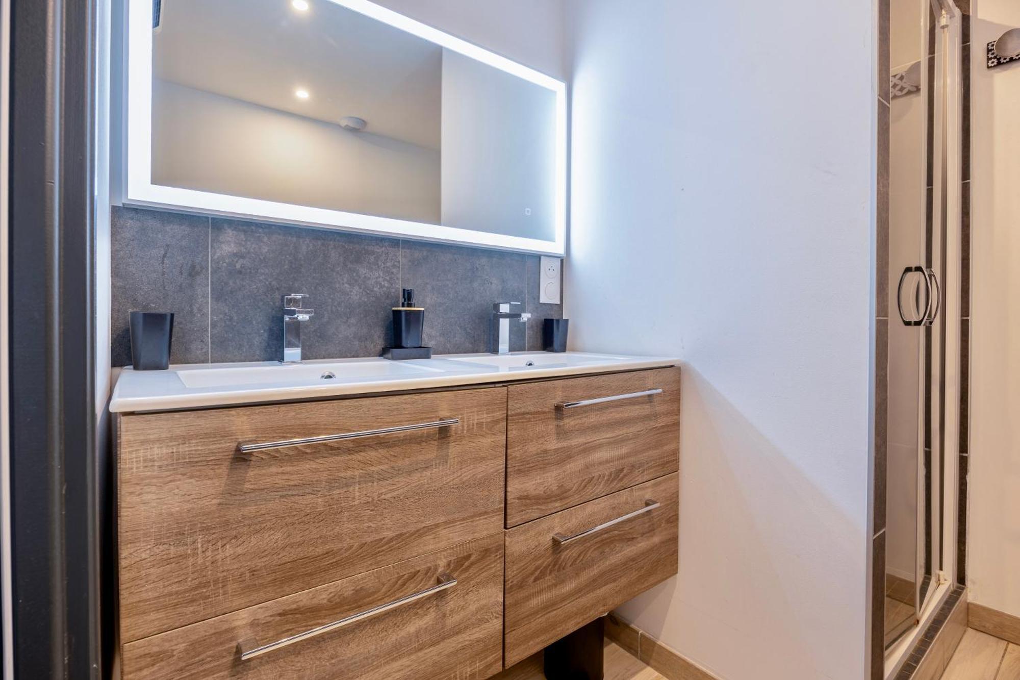 Maison T4 Climatisee Avec Jacuzzi A Lagord Luaran gambar