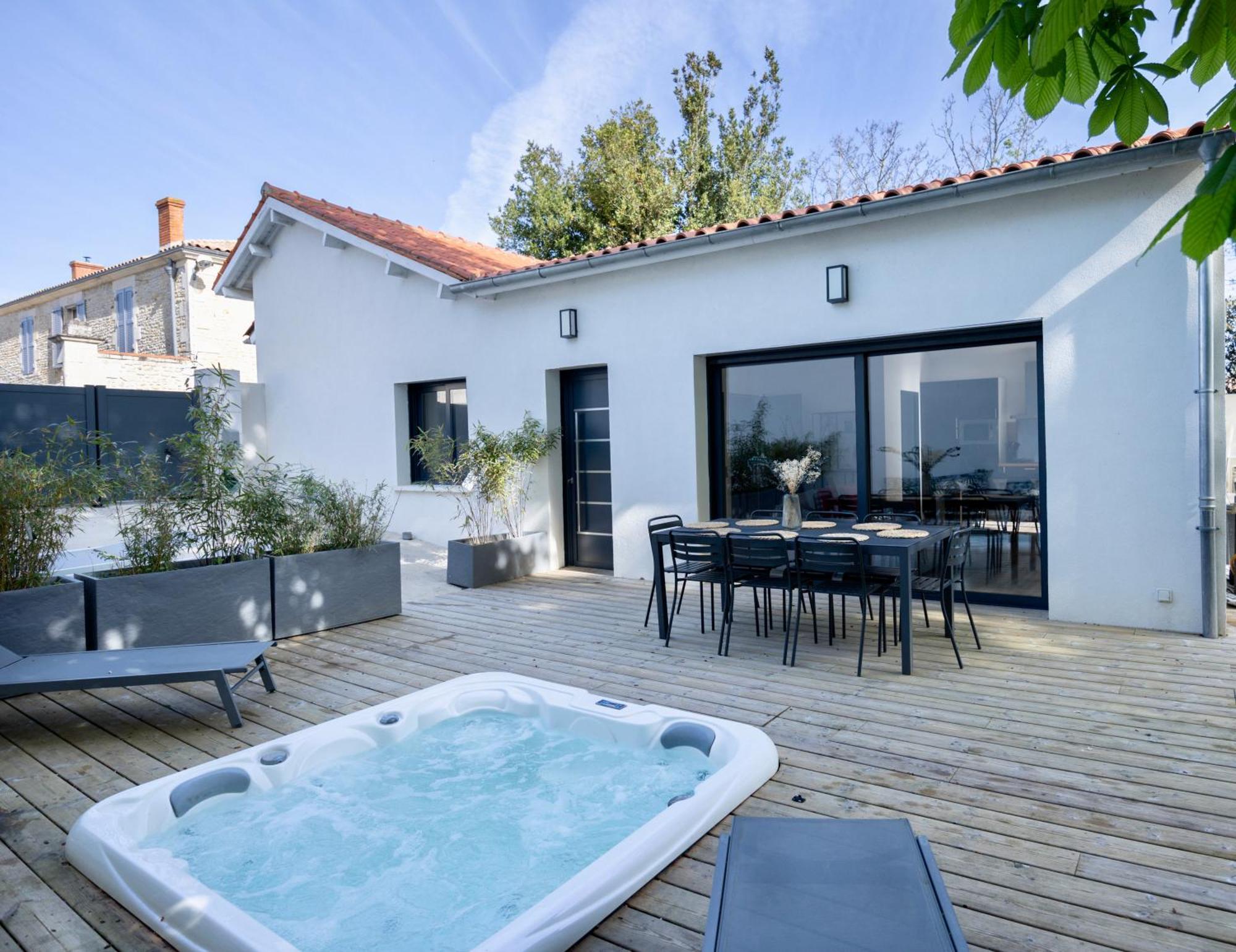 Maison T4 Climatisee Avec Jacuzzi A Lagord Luaran gambar