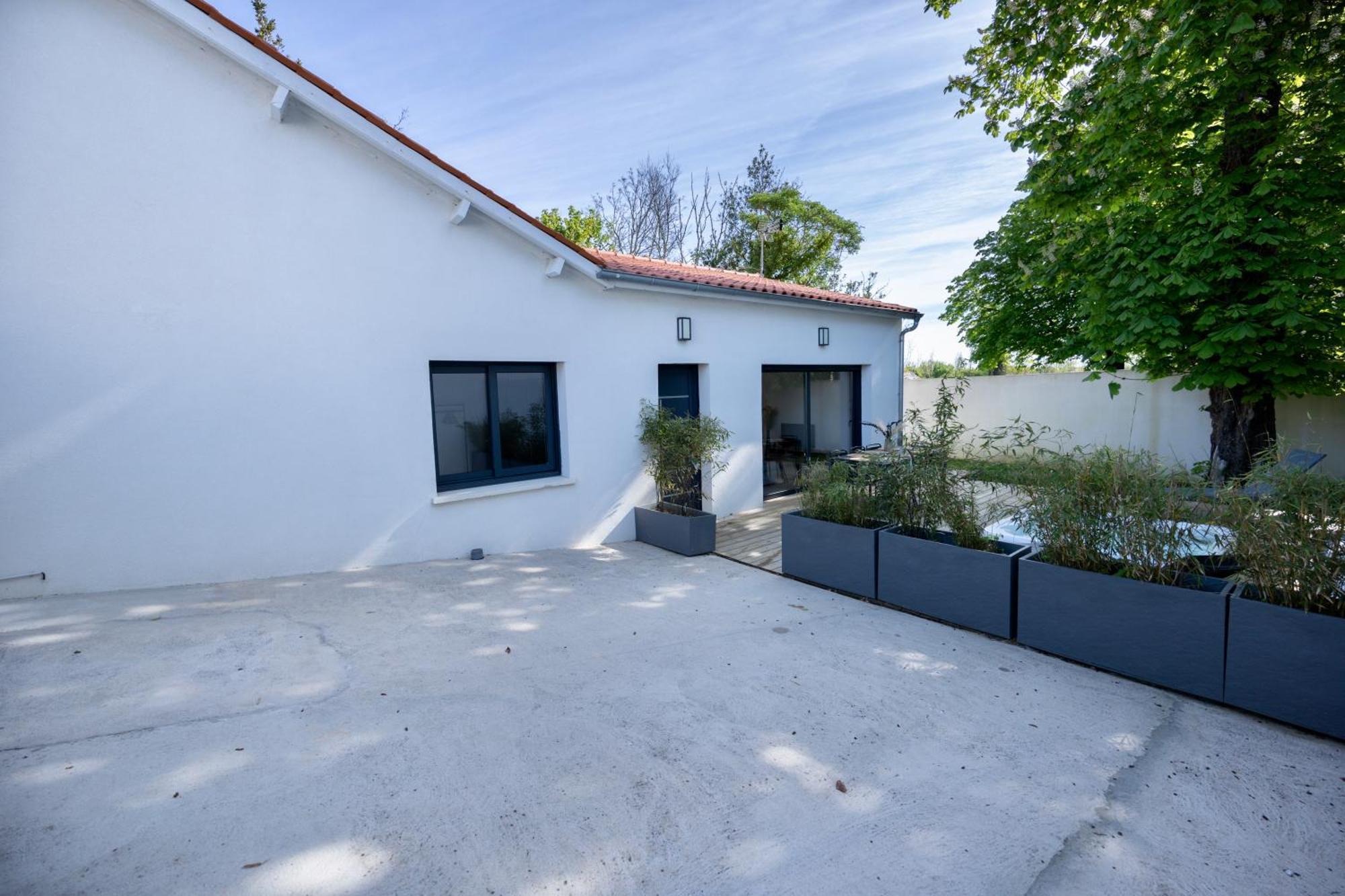 Maison T4 Climatisee Avec Jacuzzi A Lagord Luaran gambar