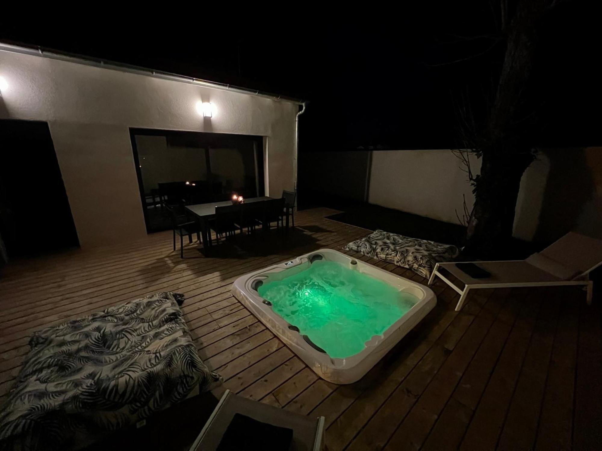 Maison T4 Climatisee Avec Jacuzzi A Lagord Luaran gambar